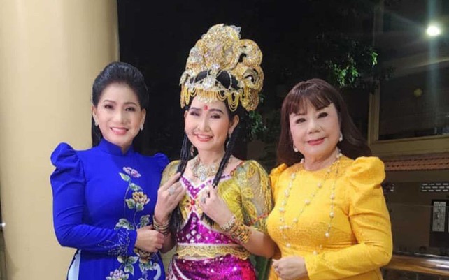 NSND Thoại Miêu, NSND Phượng Loan, NS Chí Tâm hát mừng Đại lễ Phật đản Vesak