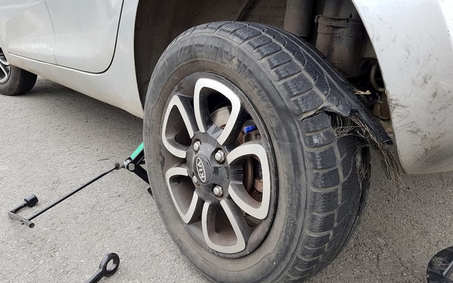 Kiểm tra kỹ lốp ô tô trước khi vào cao tốc