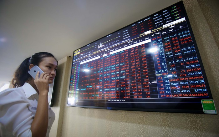 VN Index tuột dốc không phanh, sàn chứng khoán bốc hơi 3,6 tỉ USD