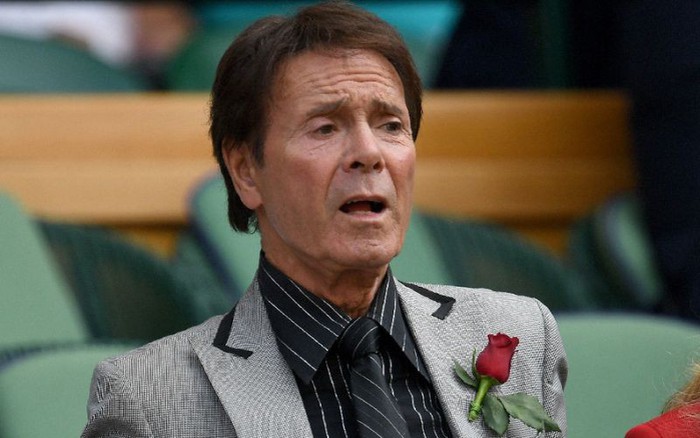 Ca sĩ Cliff Richard thắng kiện chống BBC về quyền riêng tư