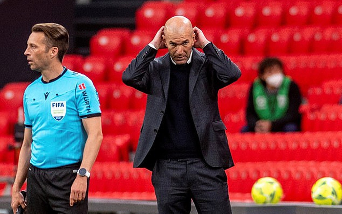 Porno fotosini xotini ikki yigitlar tomonidan becerdin oladi