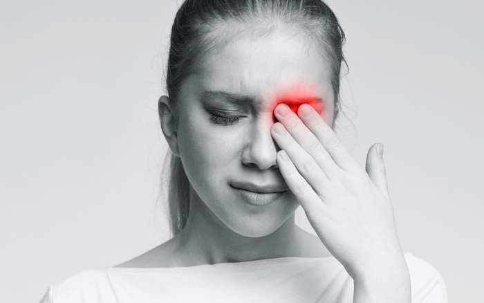 Suýt mù mắt vì dính hoá chất