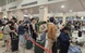 Người dân ùn ùn trở lại TPHCM, sân bay Tân Sơn Nhất đón khách kỷ lục